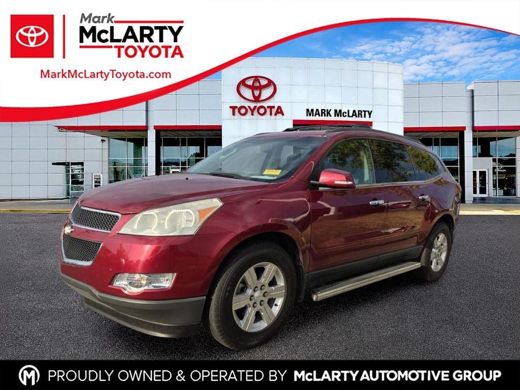 2011 Chevrolet Traverse LT 1LT — photo 1 of 10