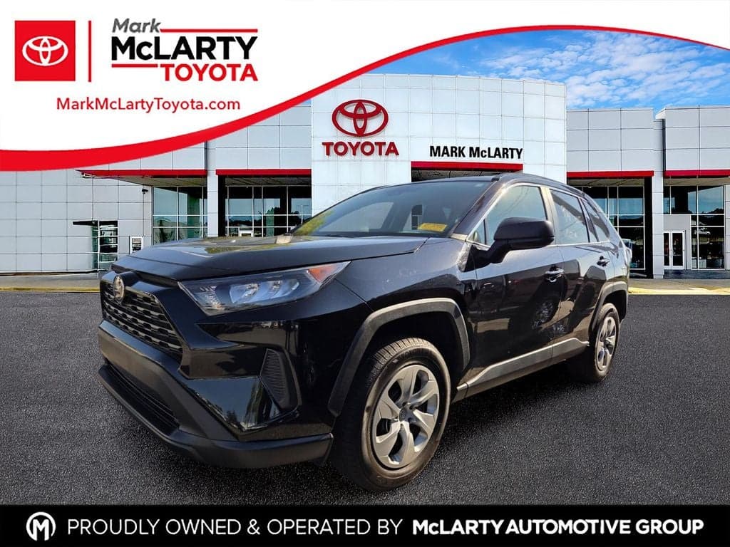 2020 Toyota RAV4 LE — photo 1 of 8