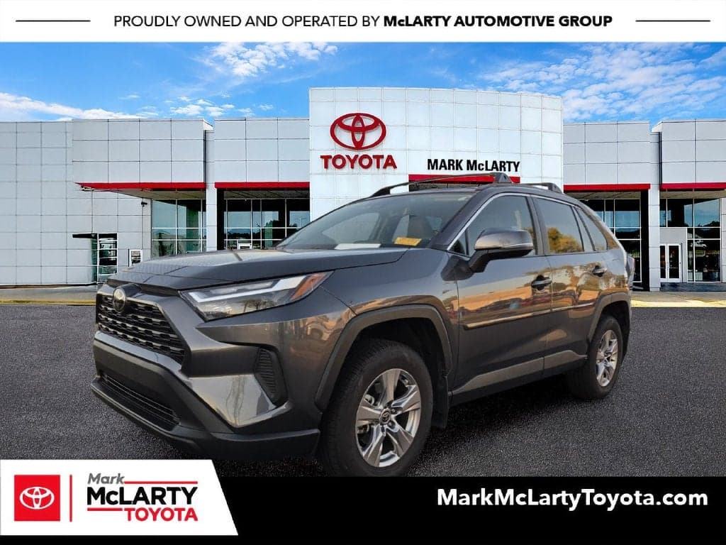 2022 Toyota RAV4 XLE — photo 1 of 5