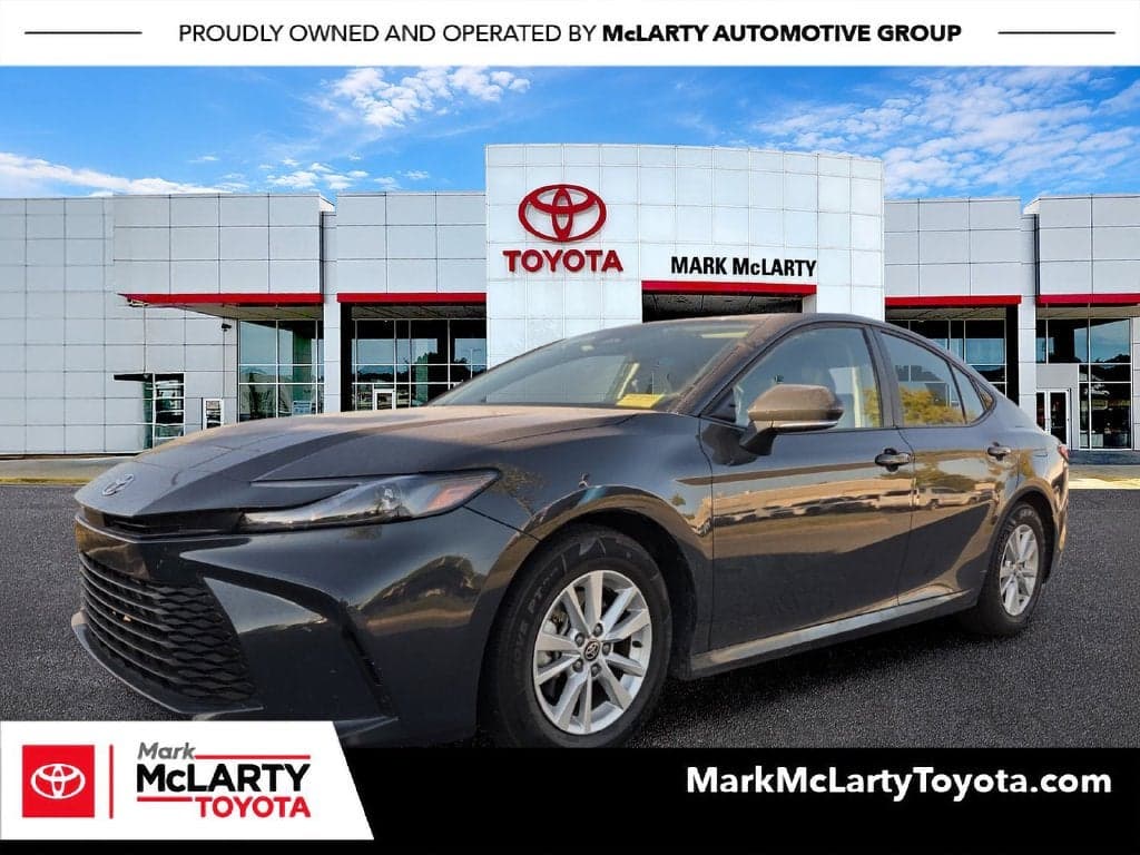 2025 Toyota Camry LE — photo 1 of 5