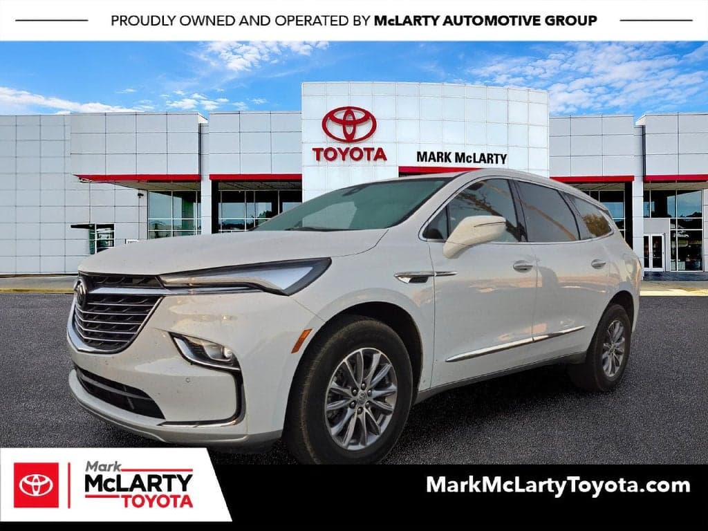 2023 Buick Enclave Essence — photo 1 of 5