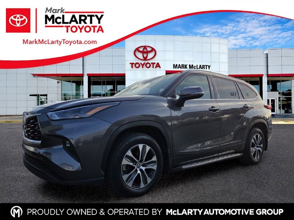 2022 Toyota Highlander XLE — photo 1 of 10