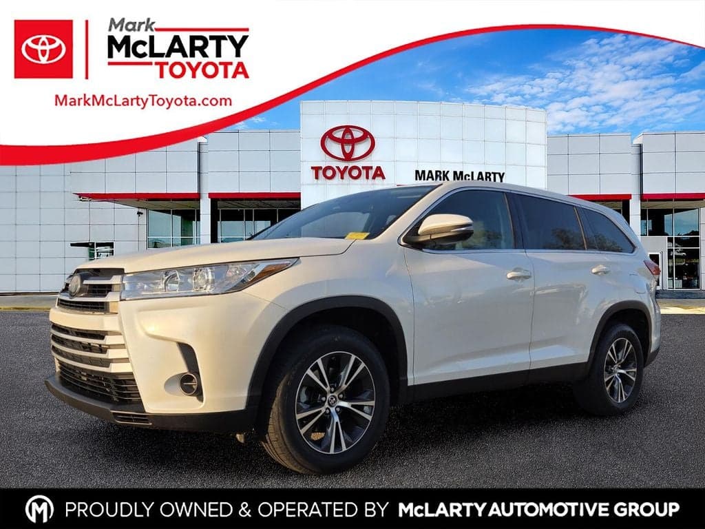 2019 Toyota Highlander LE — photo 1 of 10