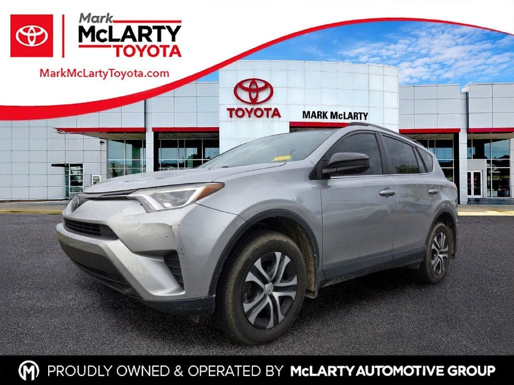 2018 Toyota RAV4 LE — photo 1 of 10