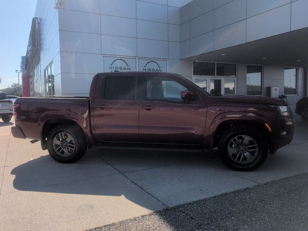2025 Nissan Frontier SV — photo 1 of 13