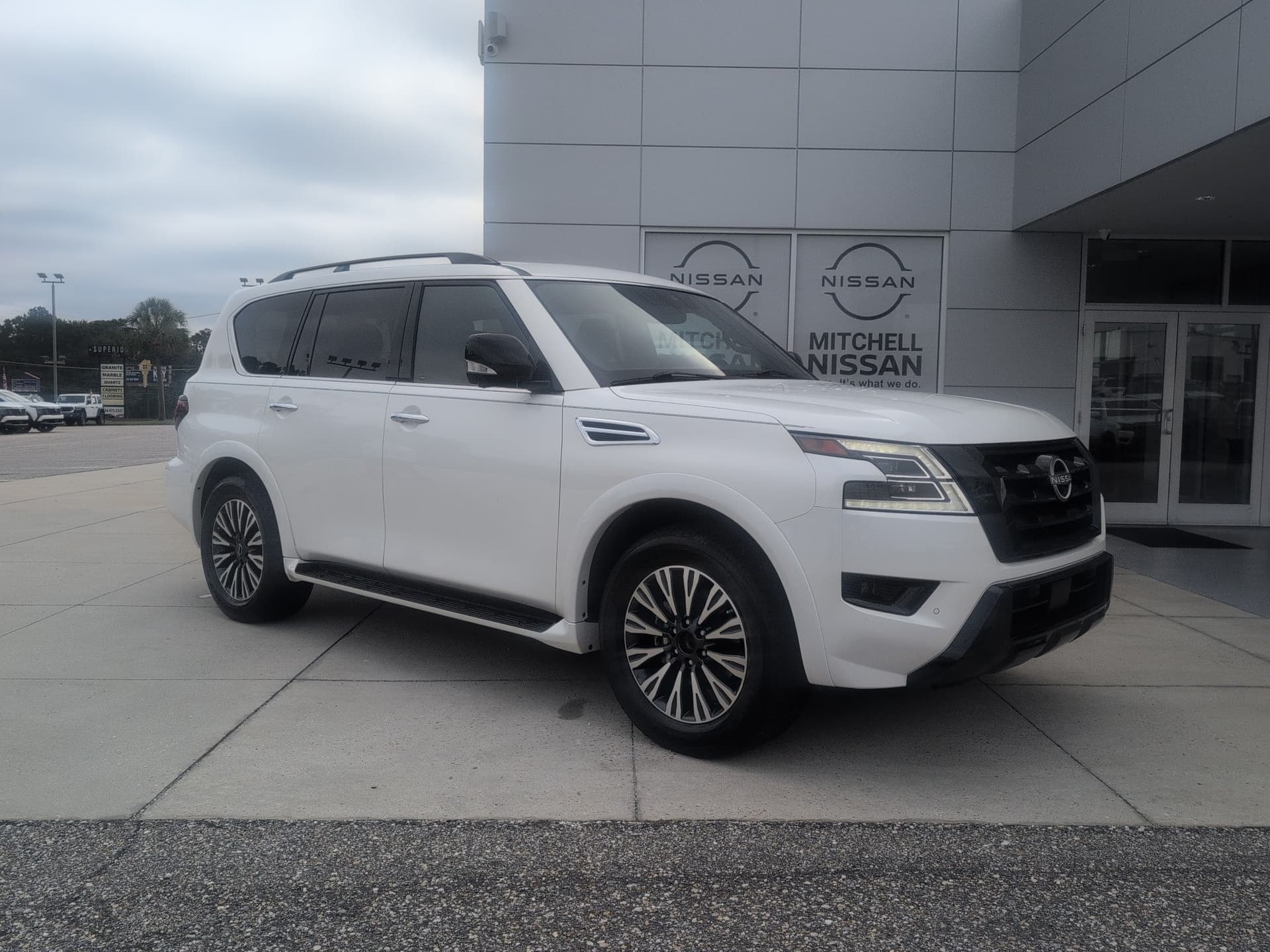 2024 Nissan Armada SL — photo 1 of 19