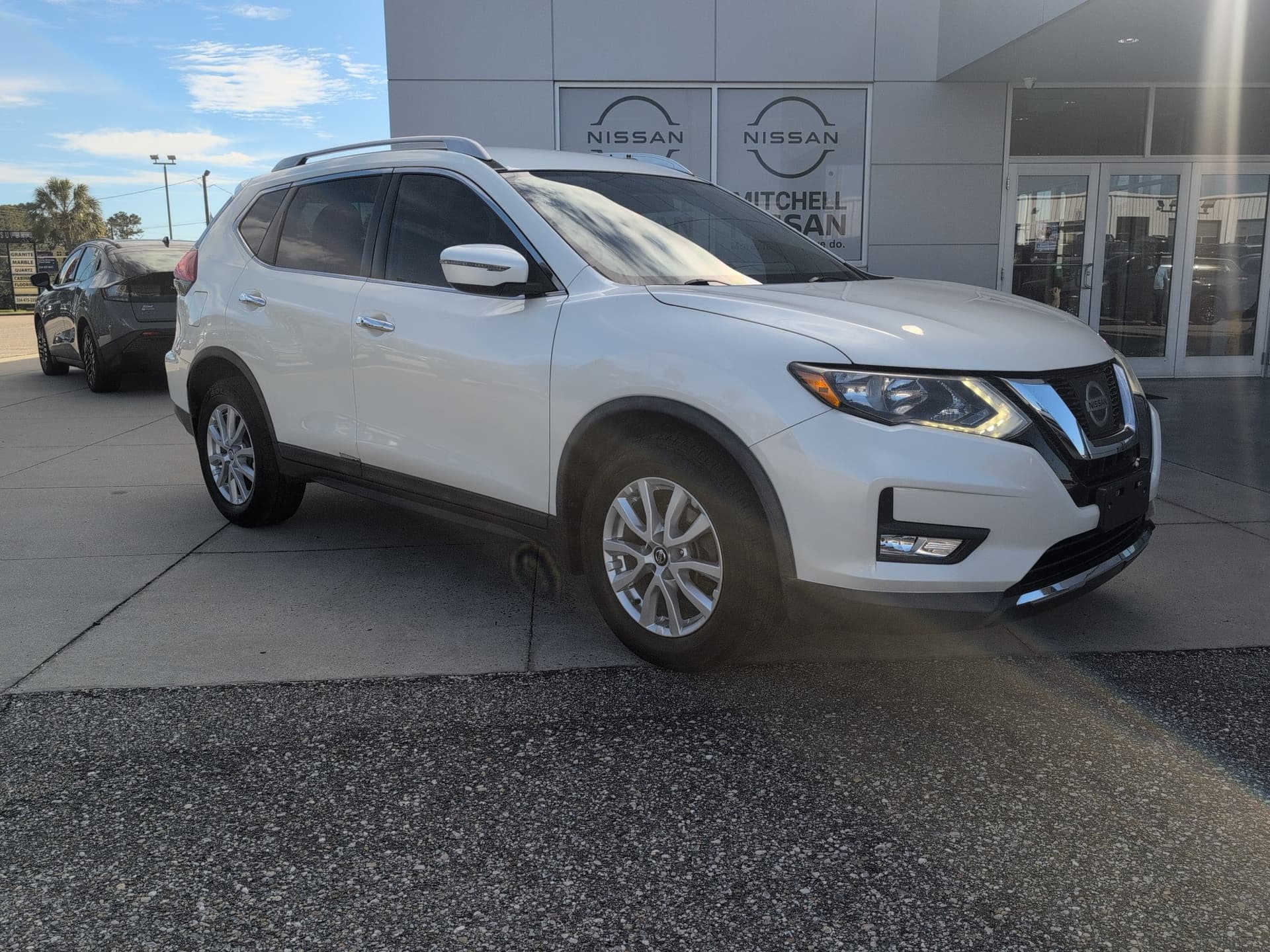 2017 Nissan Rogue SV — photo 1 of 5