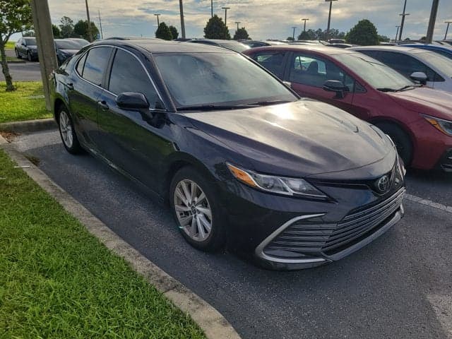 2022 Toyota Camry LE — photo 1 of 21