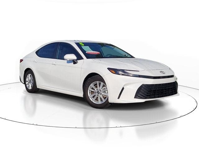 2025 Toyota Camry LE — photo 1 of 41