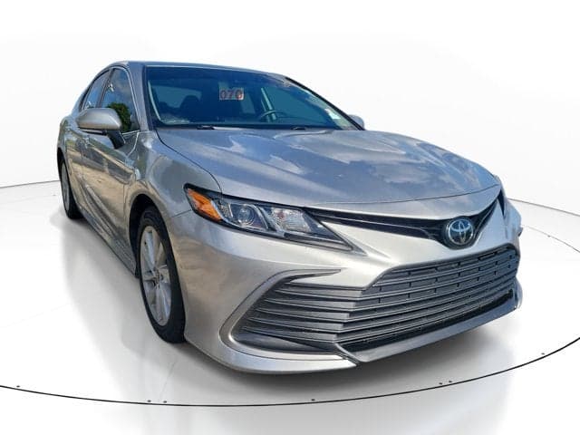 2024 Toyota Camry LE — photo 1 of 5