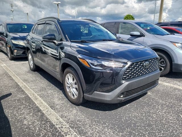 2023 Toyota Corolla Cross LE — photo 1 of 22