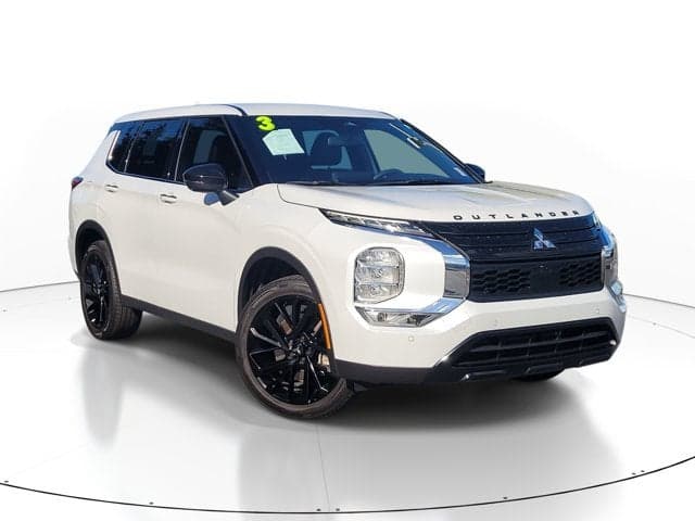 2023 Mitsubishi Outlander SE Black Edition — photo 1 of 5