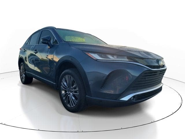 2023 Toyota Venza LE — photo 1 of 5