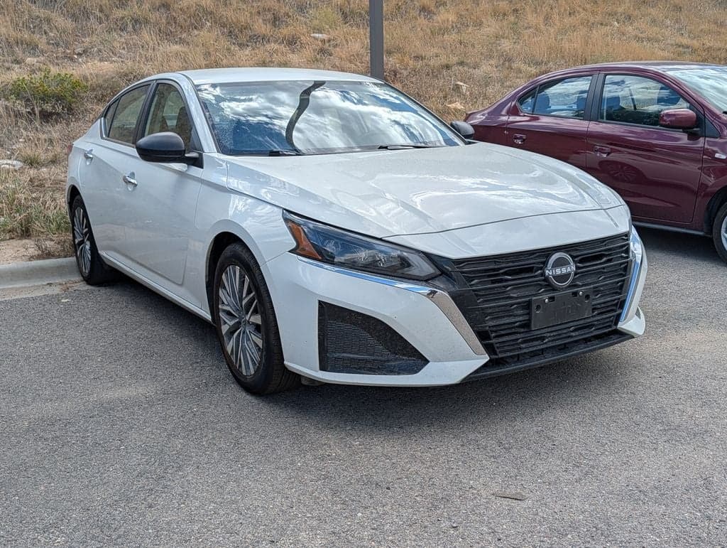 2025 Nissan Altima SV — photo 1 of 3