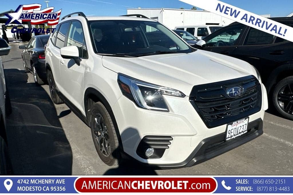 2023 Subaru Forester Premium — photo 1 of 4