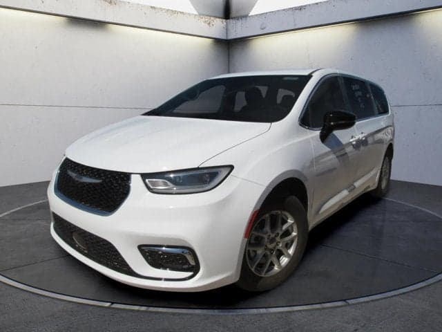 2024 Chrysler Pacifica Touring L — photo 1 of 7