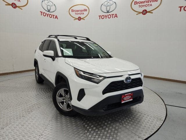 2025 Toyota RAV4 XLE — photo 1 of 5