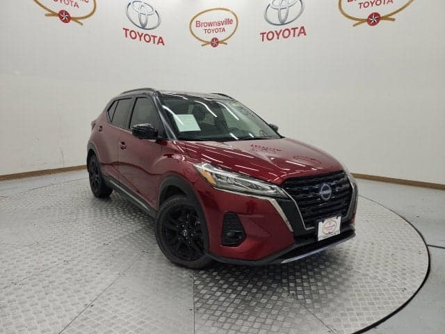 2023 Nissan Kicks SR — photo 1 of 5