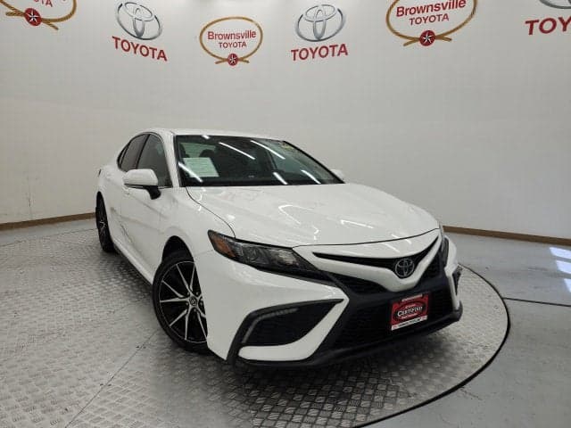 2024 Toyota Camry SE — photo 1 of 5
