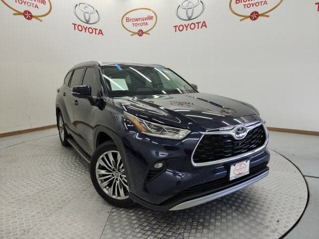 2024 Toyota Highlander LE — photo 1 of 18