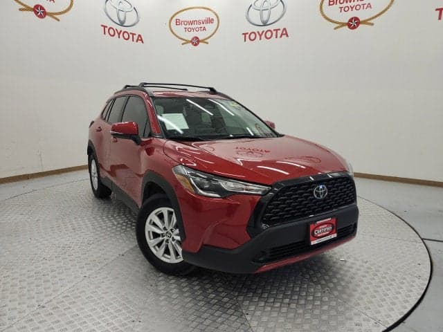 2024 Toyota Corolla Cross LE — photo 1 of 5