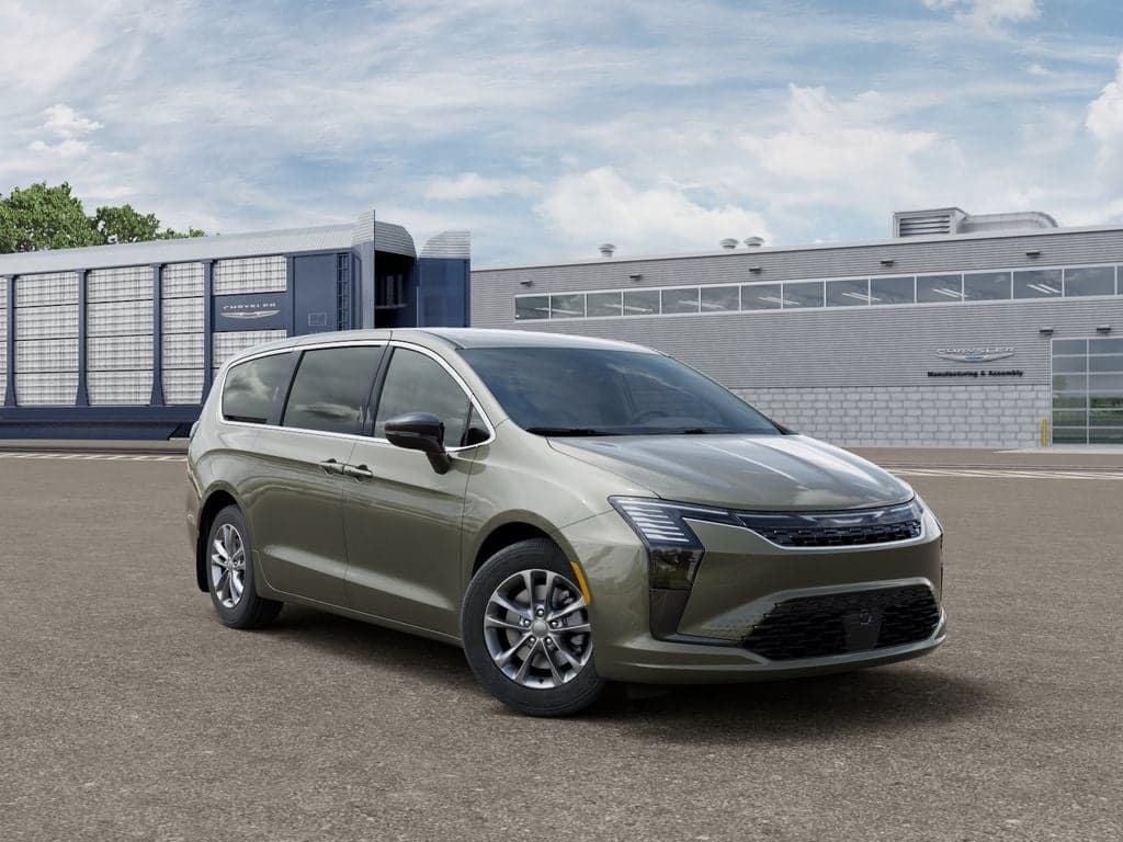 2027 Chrysler Pacifica Select — photo 1 of 55