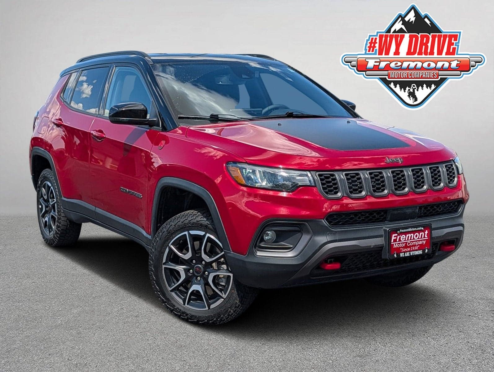 2025 Jeep Compass Trailhawk — photo 1 of 45