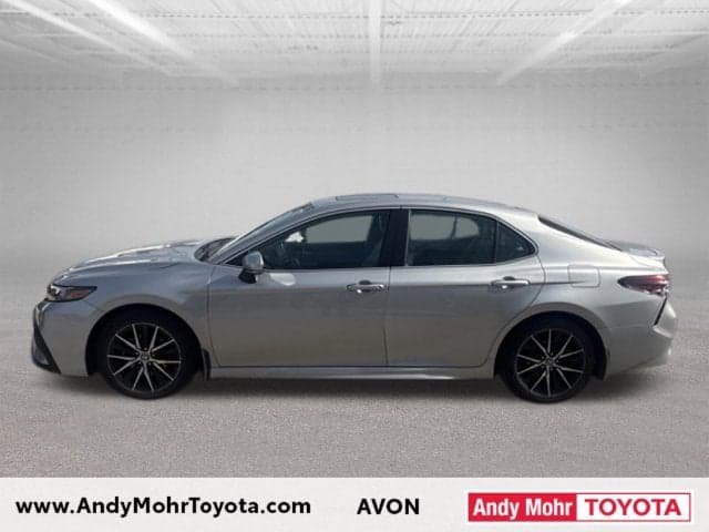 2024 Toyota Camry SE — photo 1 of 5