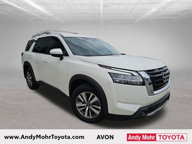2023 Nissan Pathfinder SL — photo 1 of 24