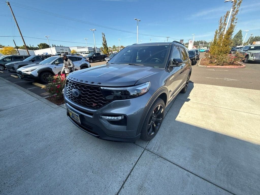 2023 Ford Explorer ST — photo 1 of 10