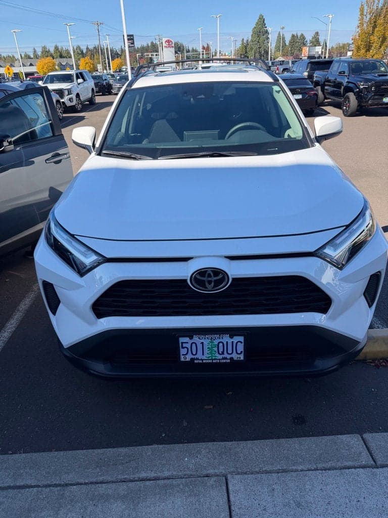 2025 Toyota RAV4 XLE — photo 1 of 9