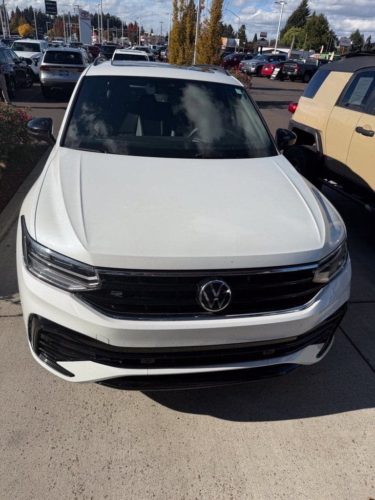 2022 Volkswagen Tiguan Base — photo 1 of 11