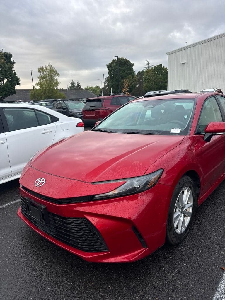 2025 Toyota Camry LE — photo 1 of 3
