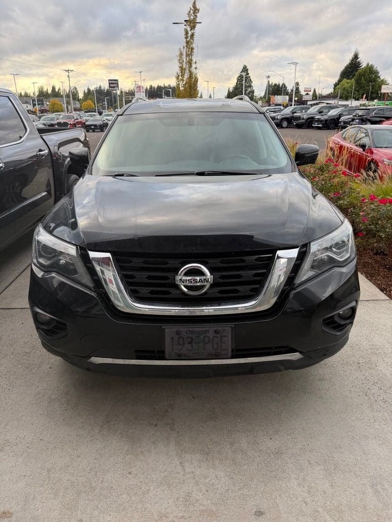 2019 Nissan Pathfinder SL — photo 1 of 11