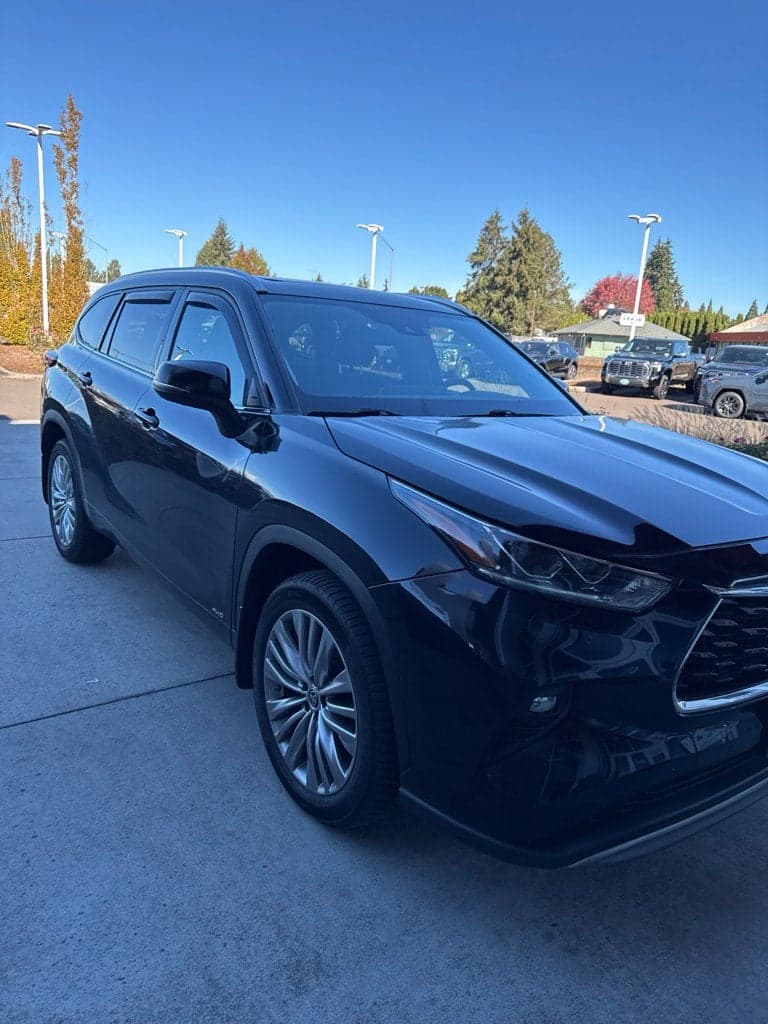 2022 Toyota Highlander Hybrid Platinum — photo 1 of 5