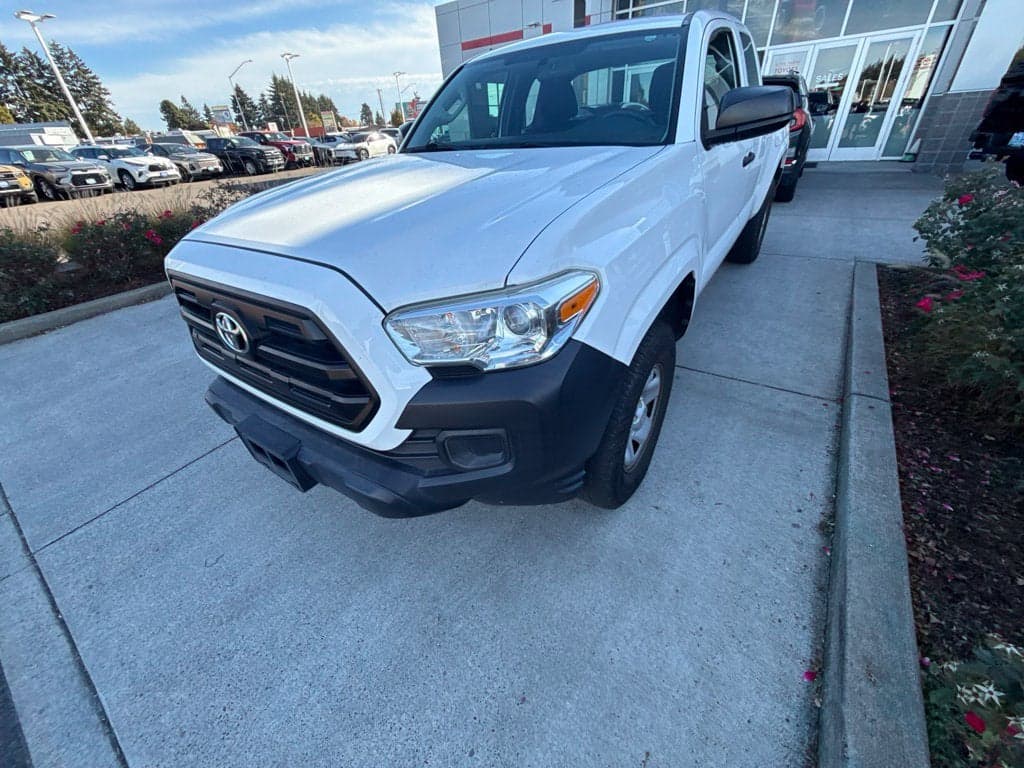 2017 Toyota Tacoma SR — photo 1 of 5