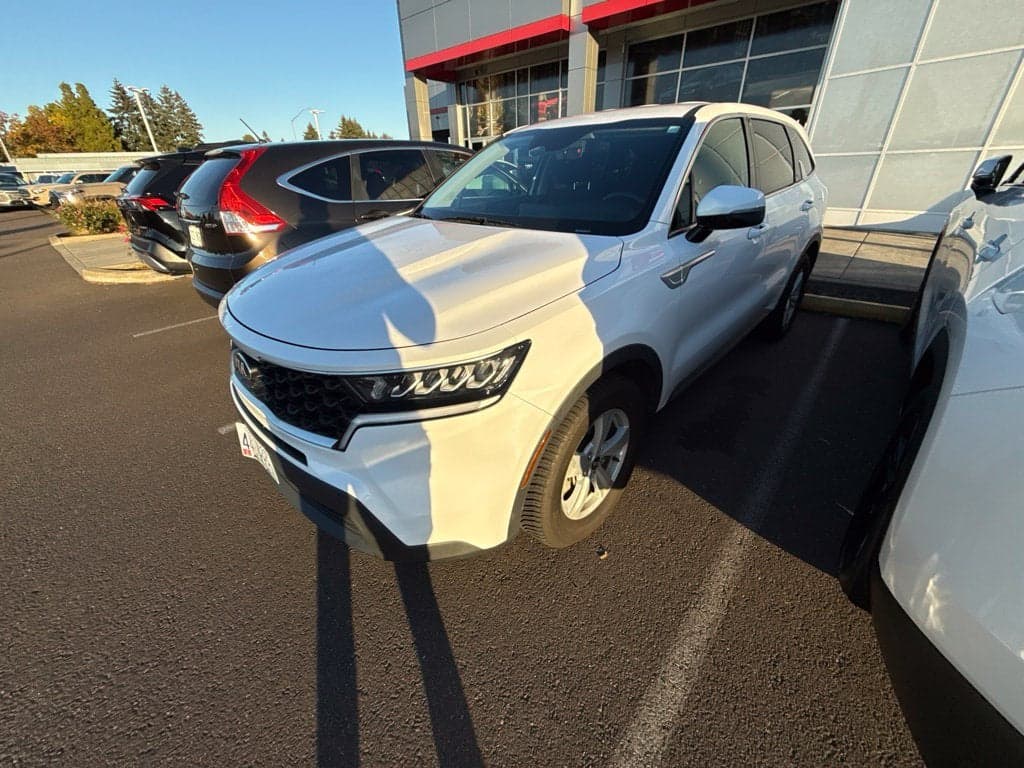 2021 Kia Sorento LX — photo 1 of 5