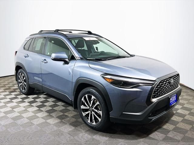 2022 Toyota Corolla Cross XLE — photo 1 of 35