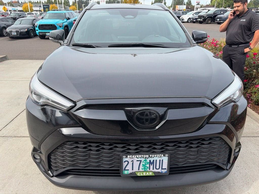 2024 Toyota Corolla Cross Hybrid XSE — photo 1 of 8