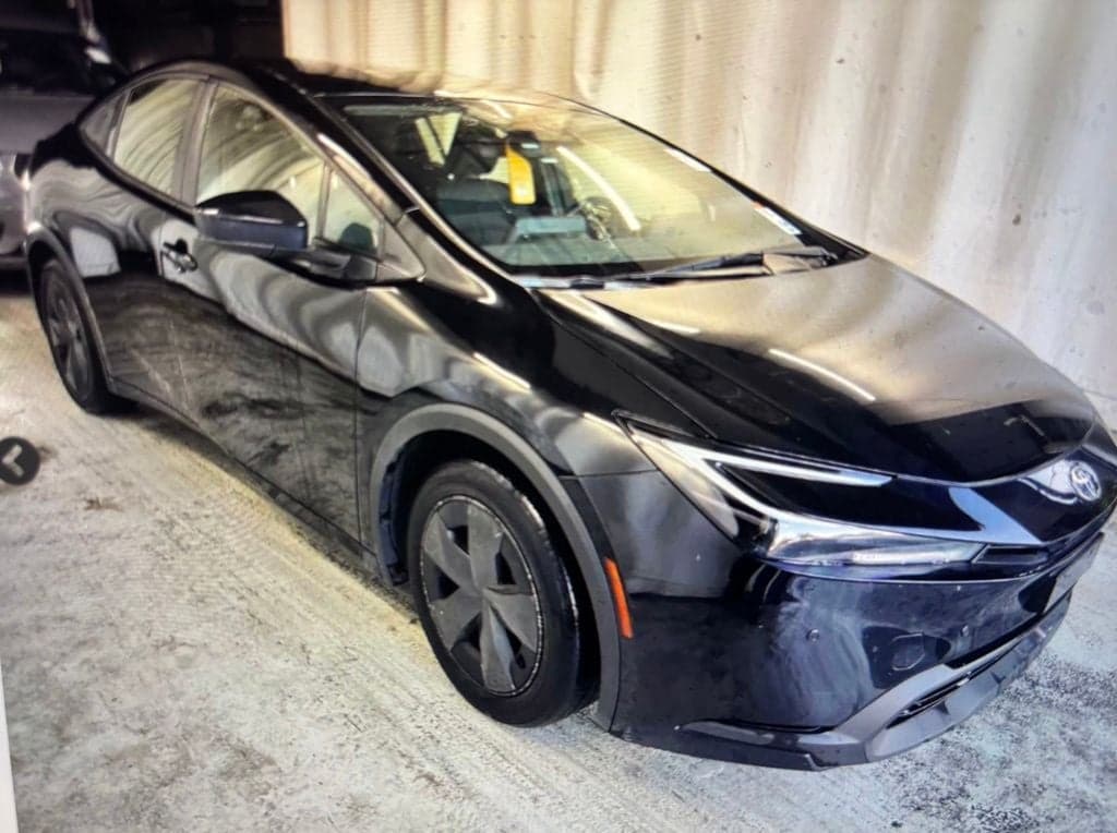 2024 Toyota Prius LE — photo 1 of 2