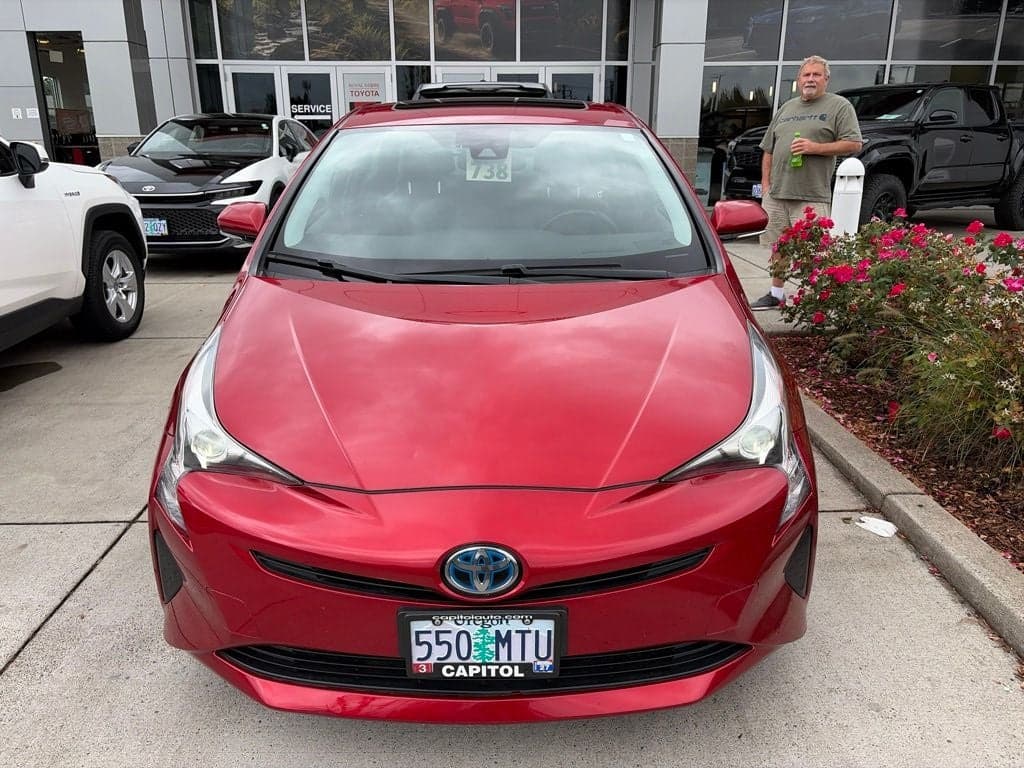 2016 Toyota Prius Four — photo 1 of 10