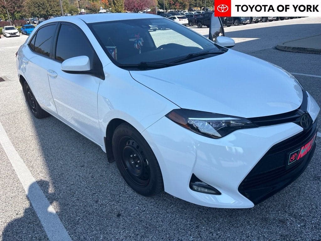 2017 Toyota Corolla LE — photo 1 of 3