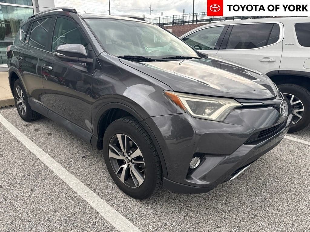2016 Toyota RAV4 XLE — photo 1 of 3