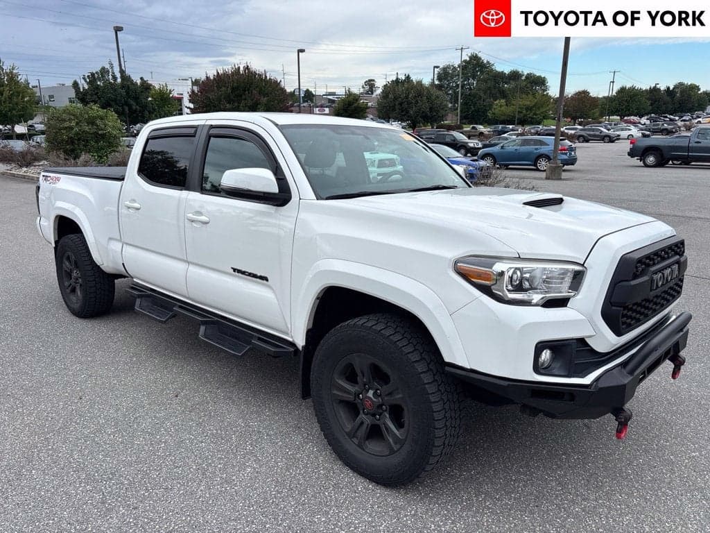 2017 Toyota Tacoma Base — photo 1 of 10