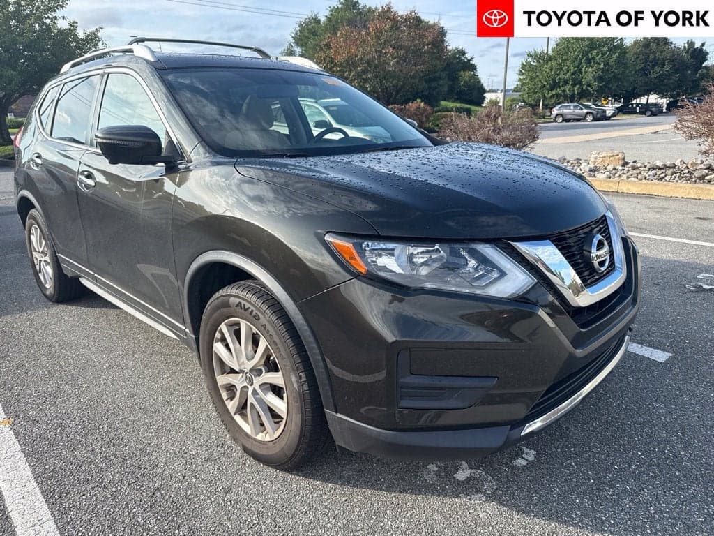 2017 Nissan Rogue SV — photo 1 of 7