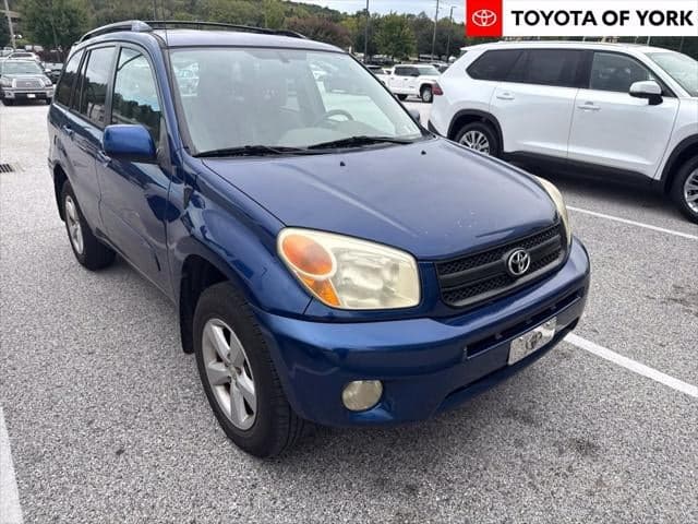 2004 Toyota RAV4 Base — photo 1 of 2