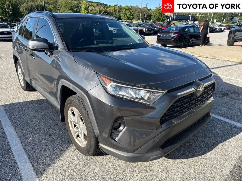 2019 Toyota RAV4 XLE — photo 1 of 4