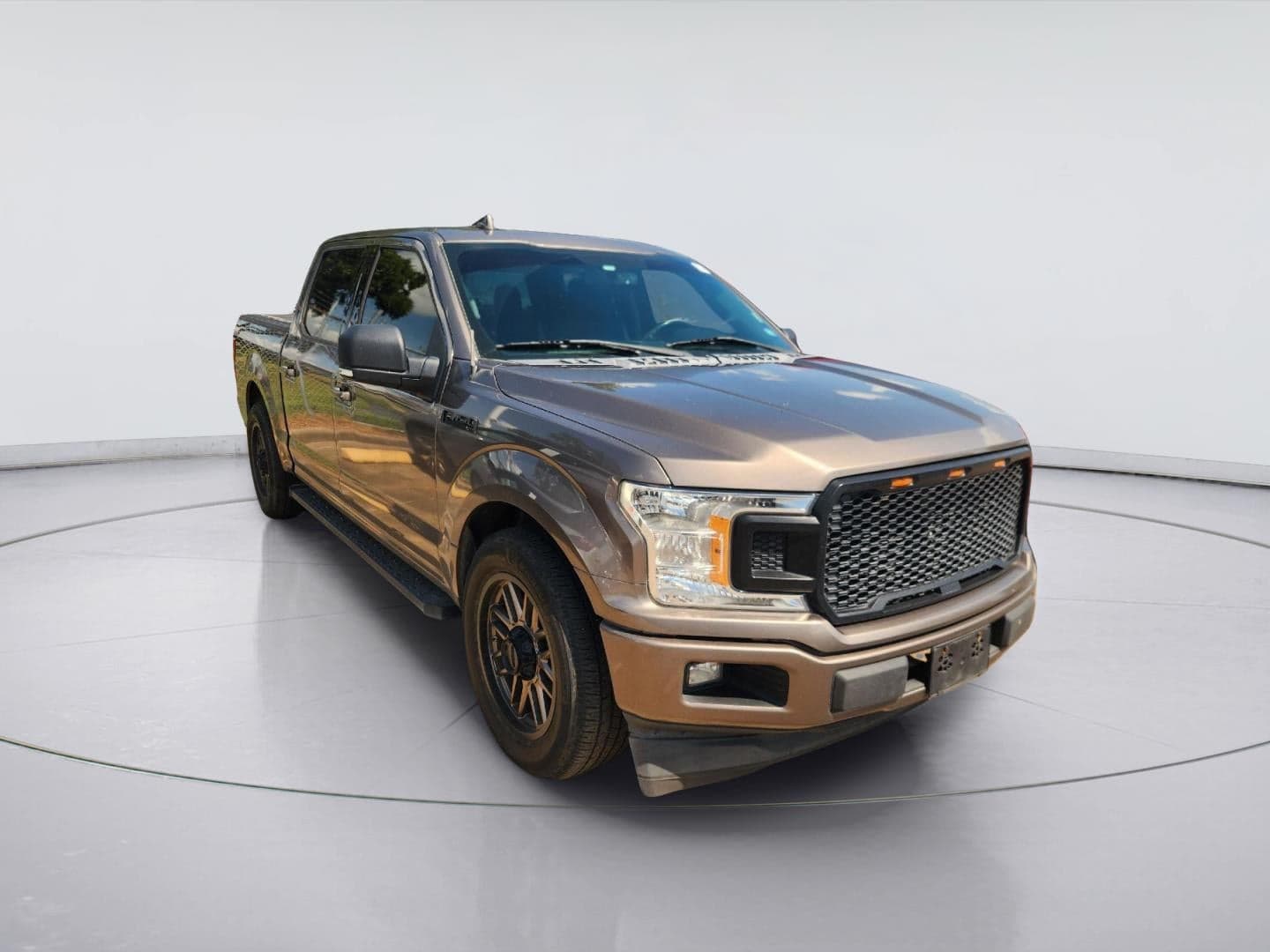 2018 Ford F-150 XLT — photo 1 of 9