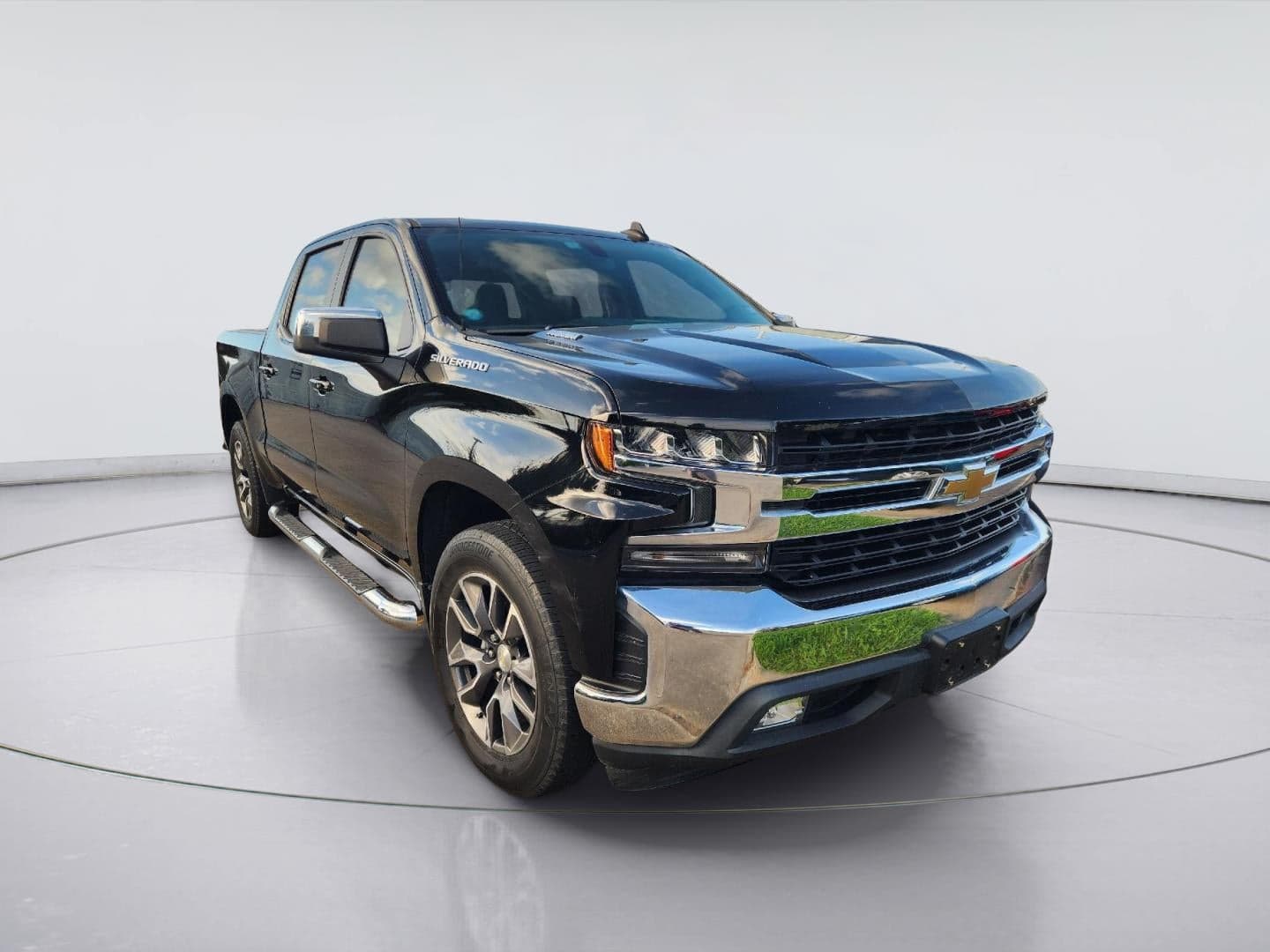 2021 Chevrolet Silverado 1500 LT — photo 1 of 10