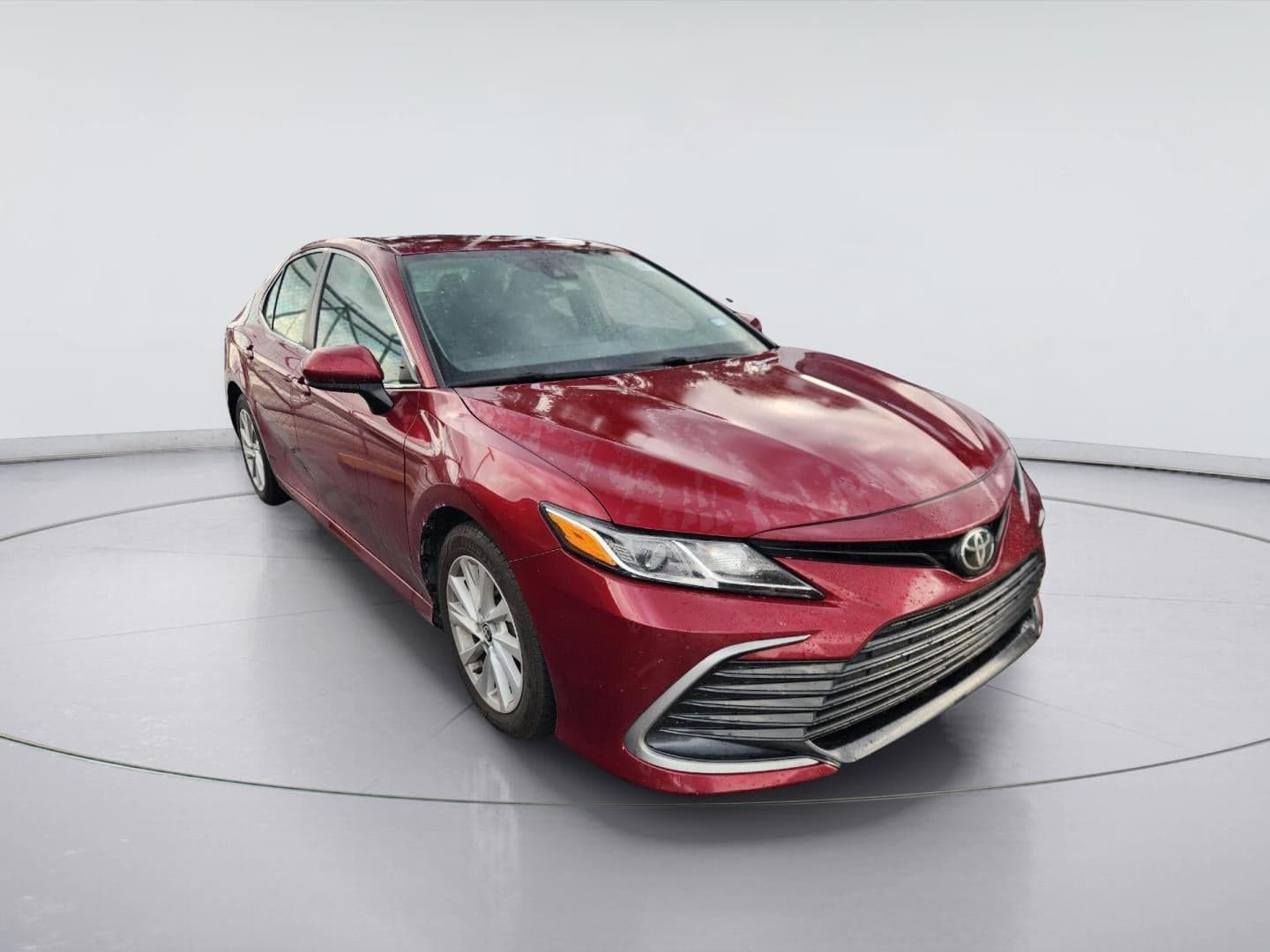 2022 Toyota Camry LE — photo 1 of 9